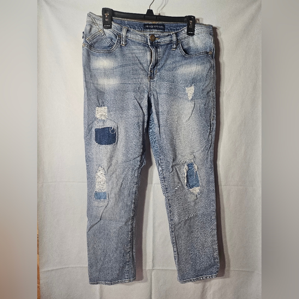 Light blue Rock & Republic Indie cropped, Distressed, 25" Inseam Size 12.